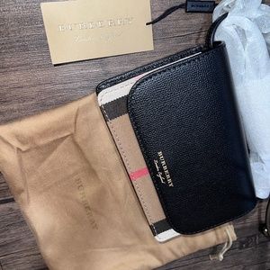 Burberry purse